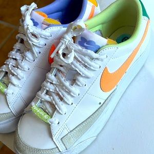 Nike Charms Logo Sneakers